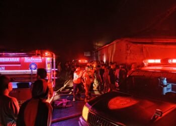 Pemadam Kebakaran Kewalahan jika Warga Sibuk Datang Berkumpul dan Menghambat Kerja Mereka