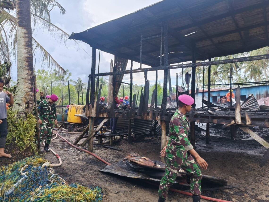 Lumpuh Tak Membuatnya Pasrah: Supuh Selamat dari Kobaran Api di Pantai Amal