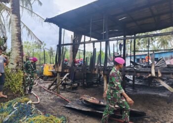 Lumpuh Tak Membuatnya Pasrah: Supuh Selamat dari Kobaran Api di Pantai Amal