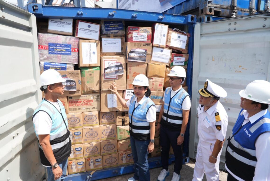 PELNI Berangkatkan 15 Kontainer Barang Bantuan untuk Korban Banjir Sumatera