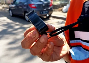 Dua Ribu Tak Buatmu Miskin, Kawan, dan Dia Naik Mobil Pajero Sport