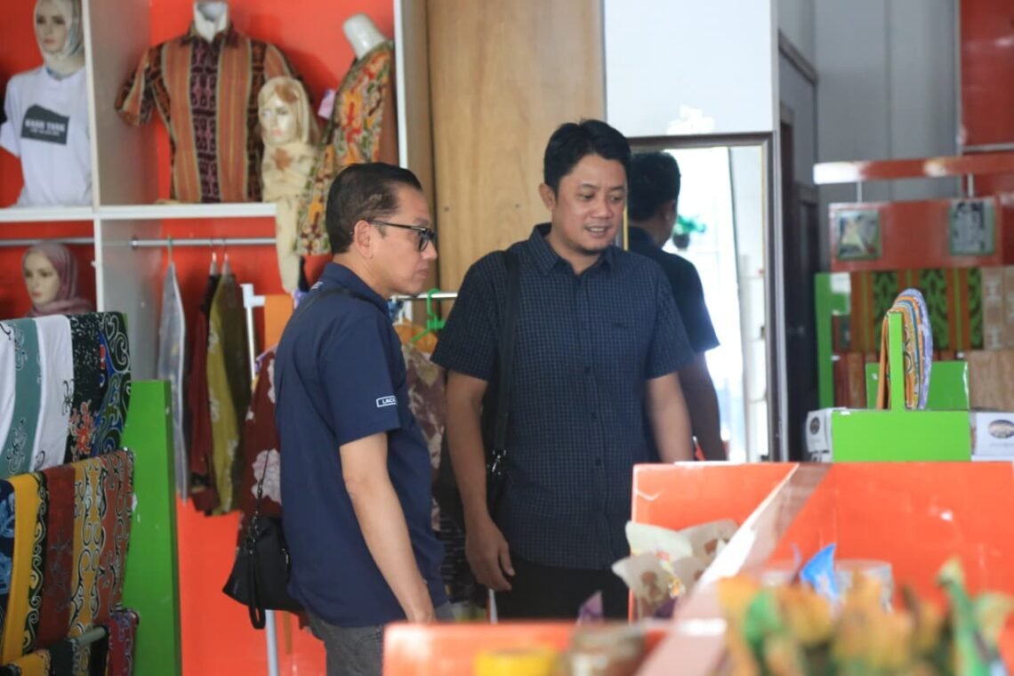 Kemper Ajak Anggota DPD Berbelanja Oleh-oleh Tarakan