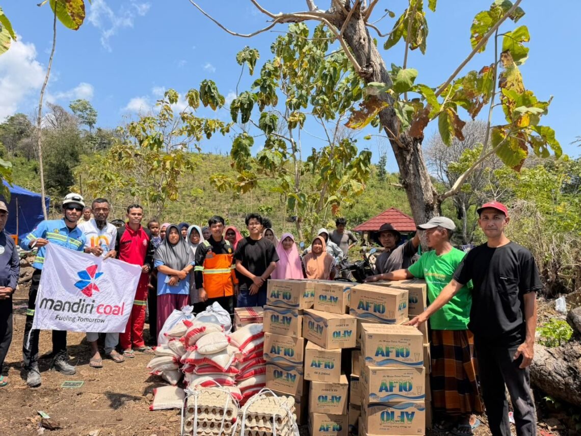 Tim PT MIP Distribusikan Bantuan kepada Korban Gempa NTT