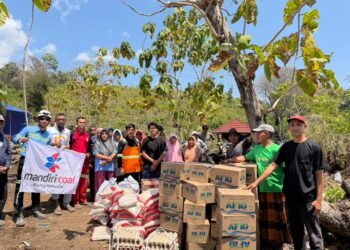Tim PT MIP Distribusikan Bantuan kepada Korban Gempa NTT